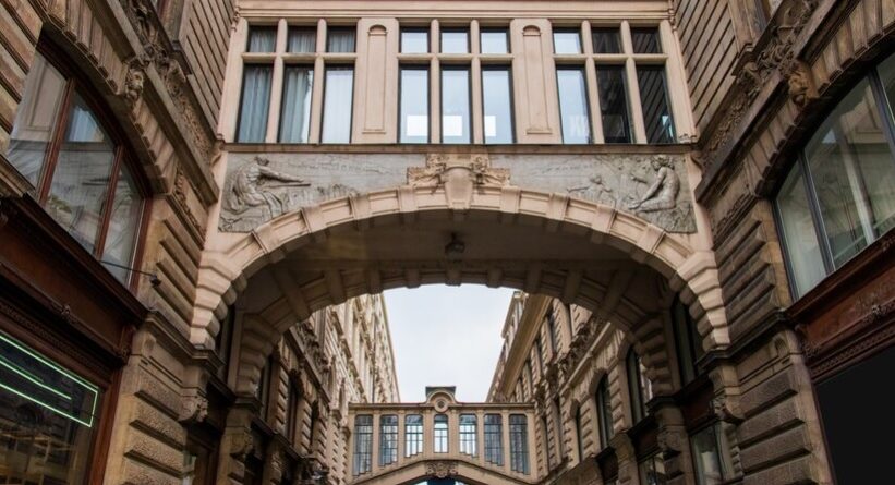 Nell'occhio del ciclone: la resistenza di un edificio storico.