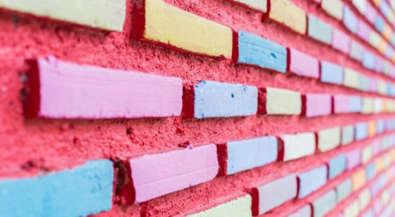 La scienza dietro la colorazione dei mattoni: chimica e fisica dei pigmenti.