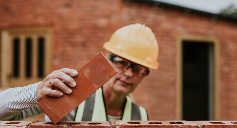 Studio sulla permeabilità dei laterizi e impatto sulla ventilazione degli edifici.
